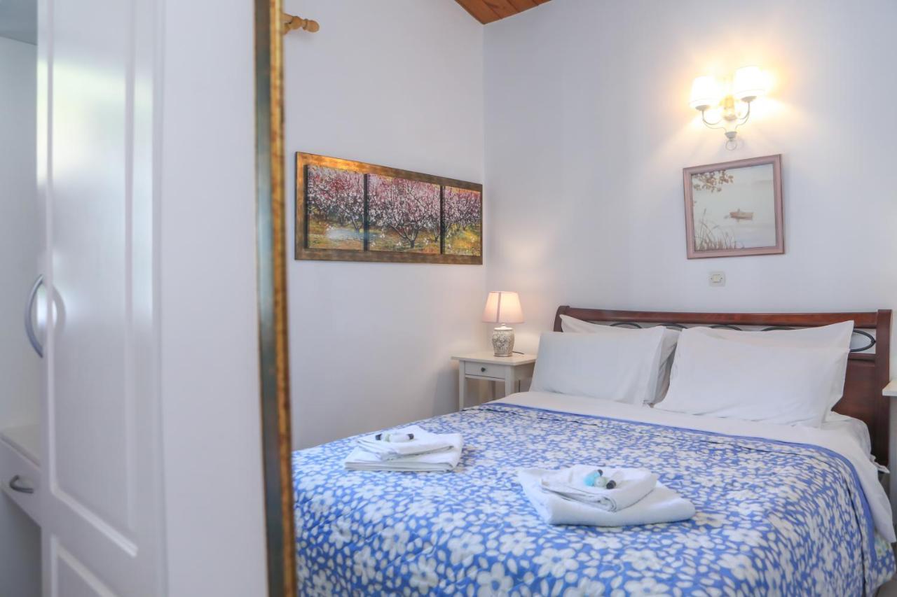 Suzanne'S Apartment Glyfada Menigos Resort Eksteriør bilde